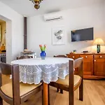 House - Meri * Ždrelac