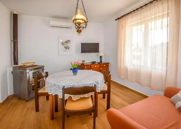 Apartment House - Meri *