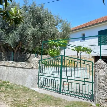 Apartment House - Meri Zdrelac