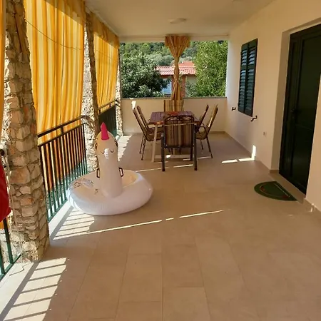 House - Meri Zdrelac