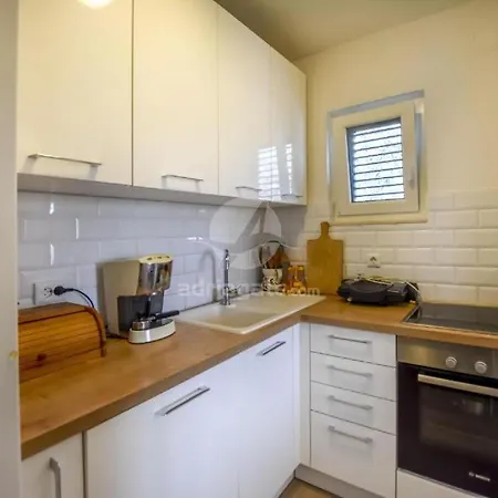 Apartment House - Meri