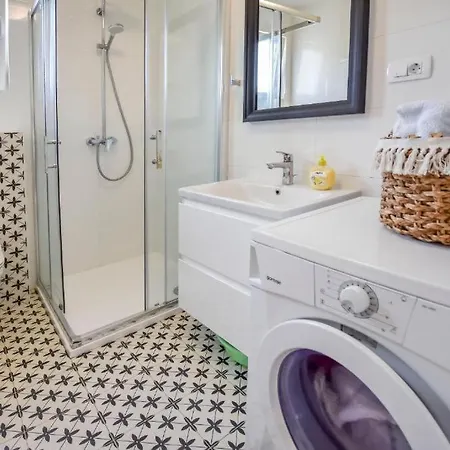 House - Meri Apartment *