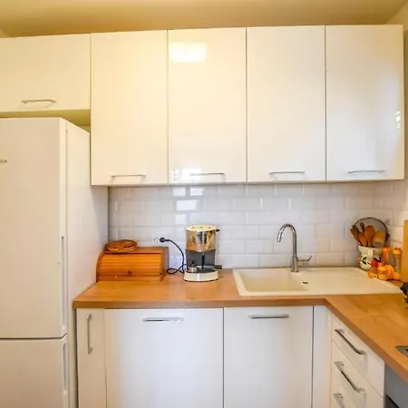 Apartment House - Meri