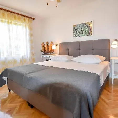 House - Meri Apartment *