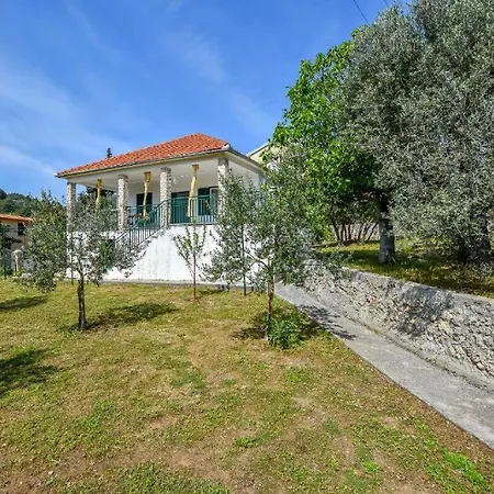 Apartment House - Meri *