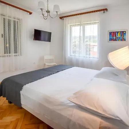 House - Meri Zdrelac